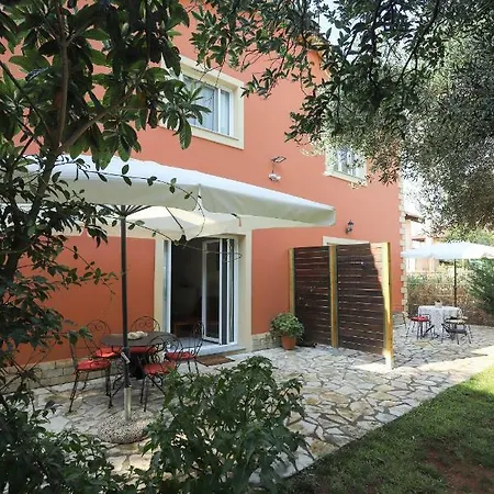George's Sweet N' Cozy Maisonette In Corfu דירה איפסוס